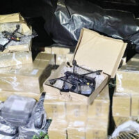 ¡Una artillería de drones! Aseguran 48 drones controlados por fibra óptica en carretera de Rosario