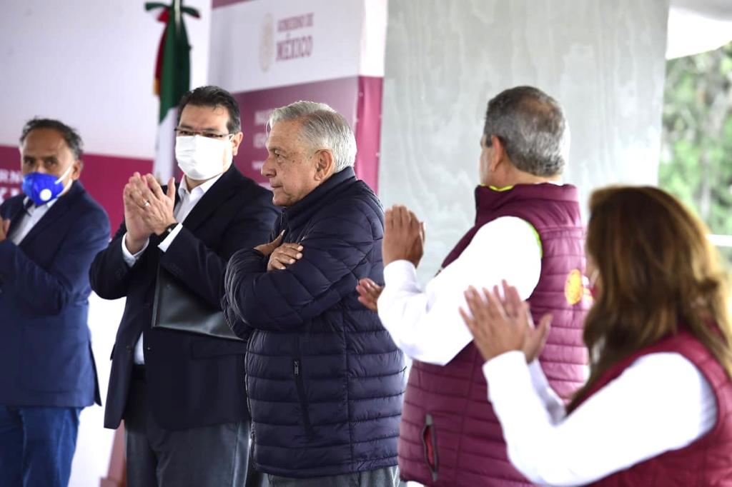 AMLO abrazo