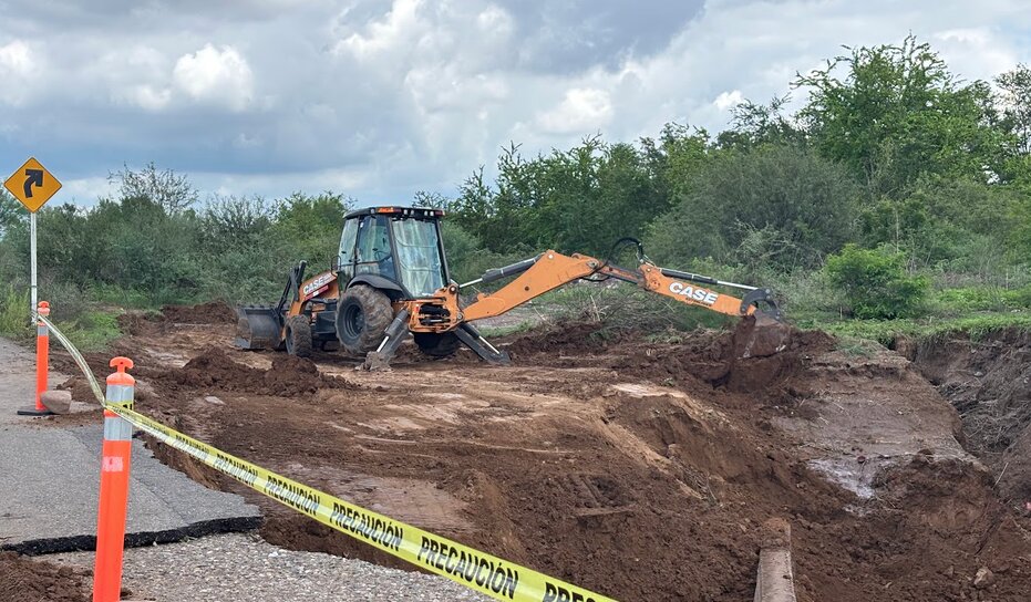 Obras Públicas realiza reparaciones a carreteras y vialidad afectadas por lluvias en Sinaloa
