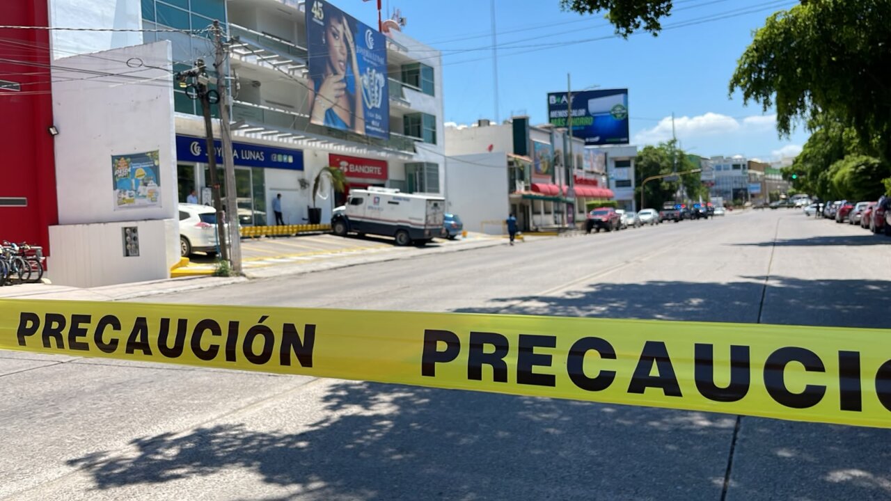 Asesinan a balazos a dos hombres junto a Palacio de Gobierno, en Culiacán
