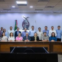 Tras incorporarse a sus funciones, Rocha se reúne con todo su gabinete