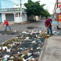 Lluvias en Culiacán arrastran más de 1.5 toneladas de basura hacia rejillas