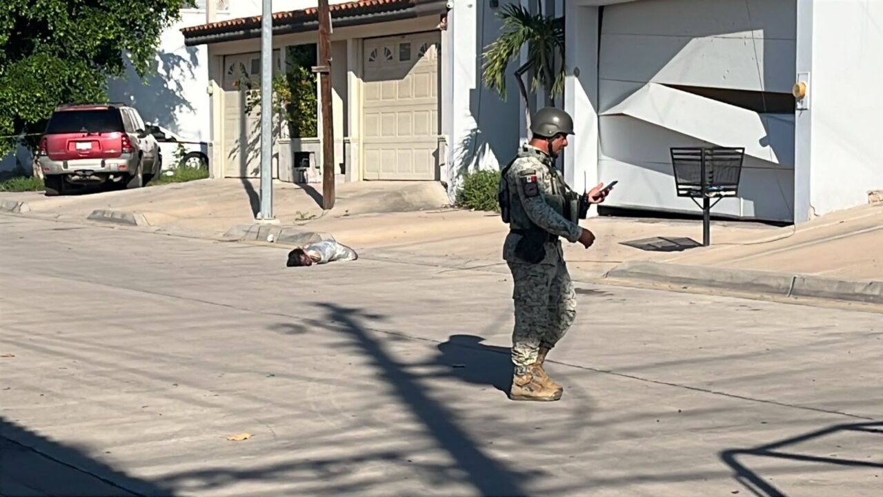 Abandonan un cuerpo ‘emplayado’ en la colonia Lázaro Cárdenas, Culiacán