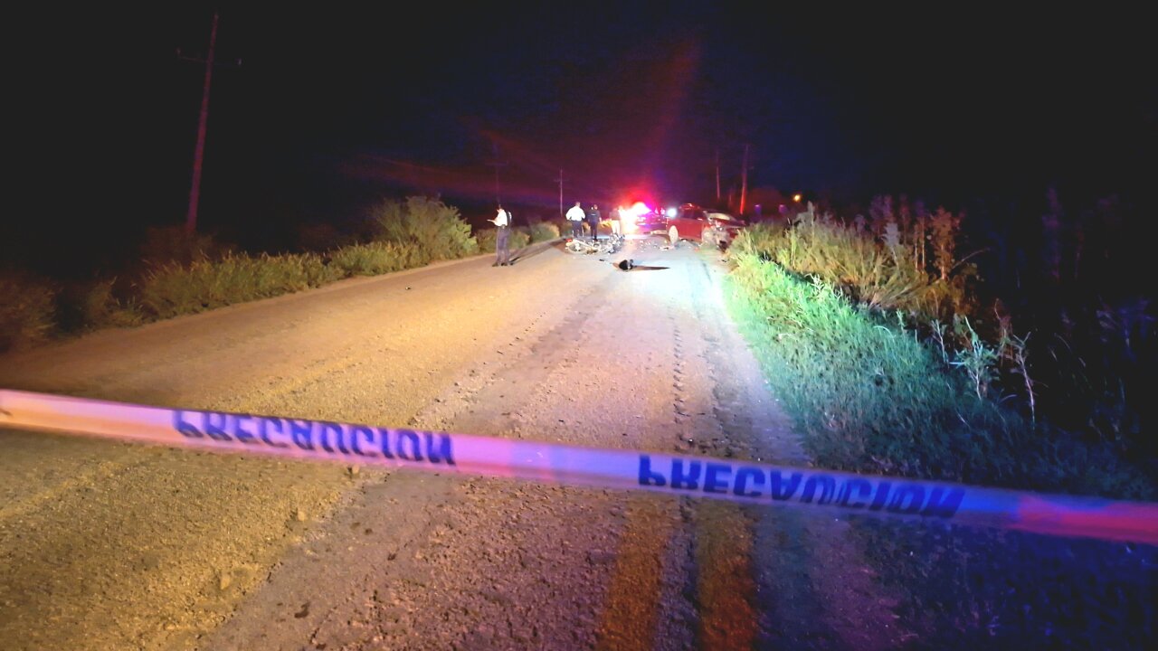 Motociclista muere al estrellarse contra un auto en Navolato