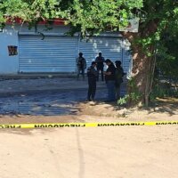 Asesinan a tiros a mujer dentro de una tienda de abarrotes en Culiacán