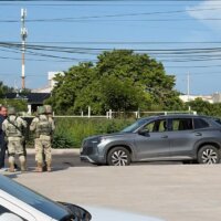 ¡Persecución en la salida norte de Culiacán! Aseguran una camioneta Tiguan