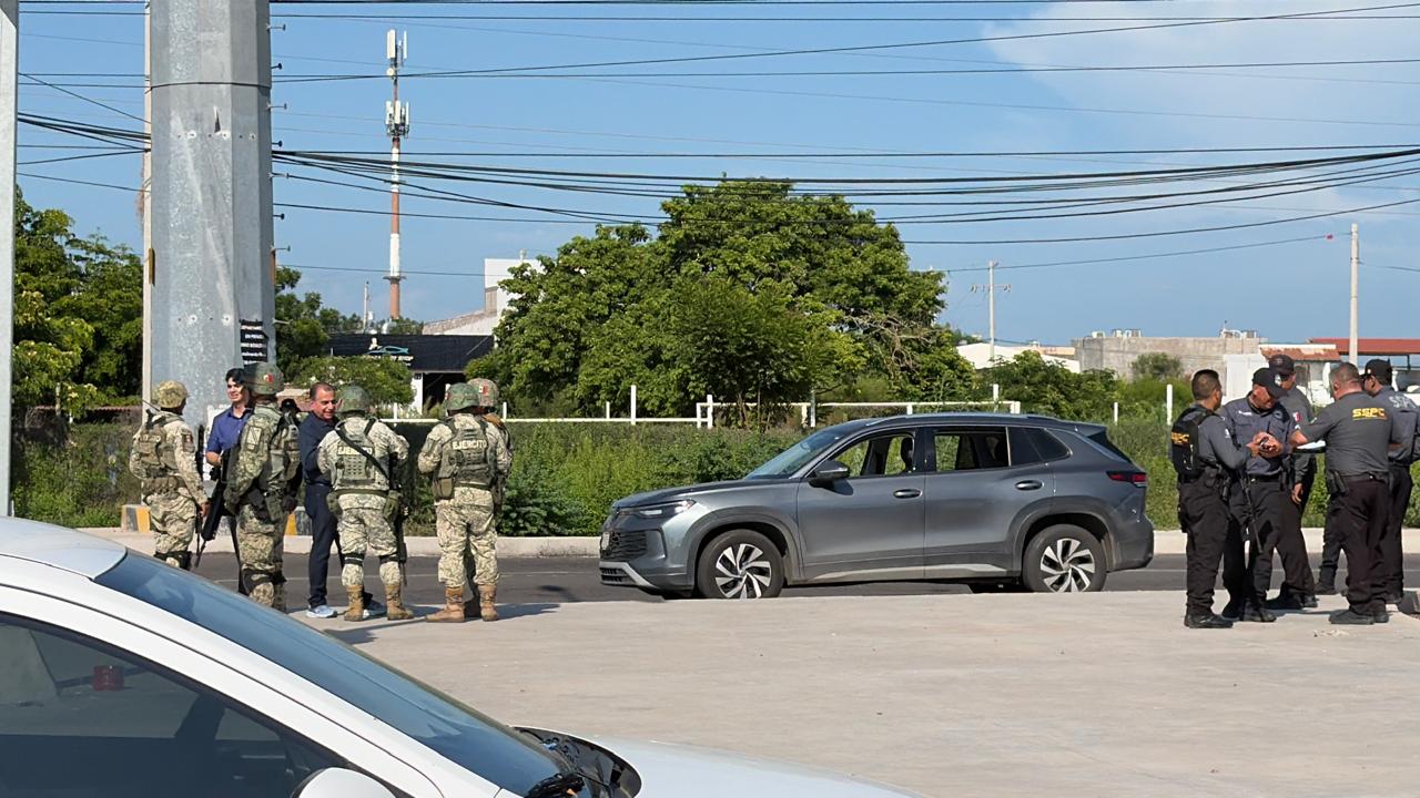 ¡Persecución en la salida norte de Culiacán! Aseguran una camioneta Tiguan
