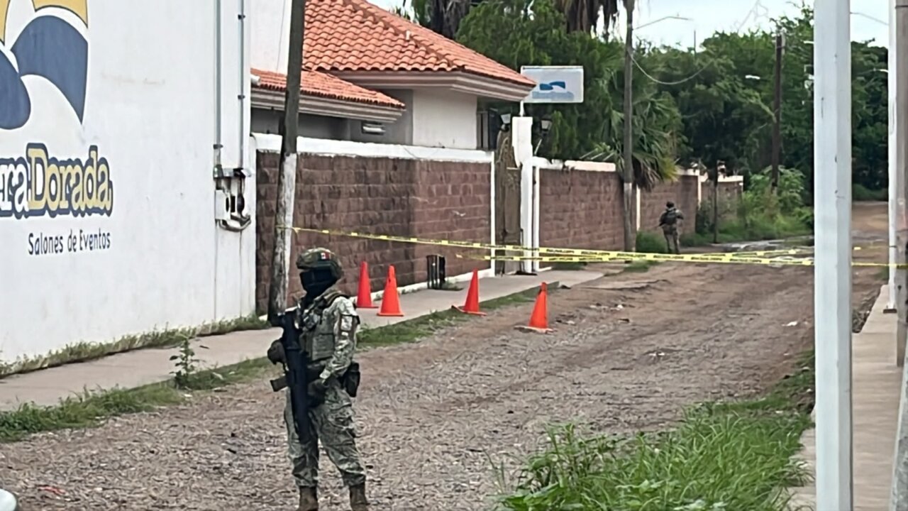 Hallan artefactos explosivos junto a céntrico salón de fiestas de Culiacán