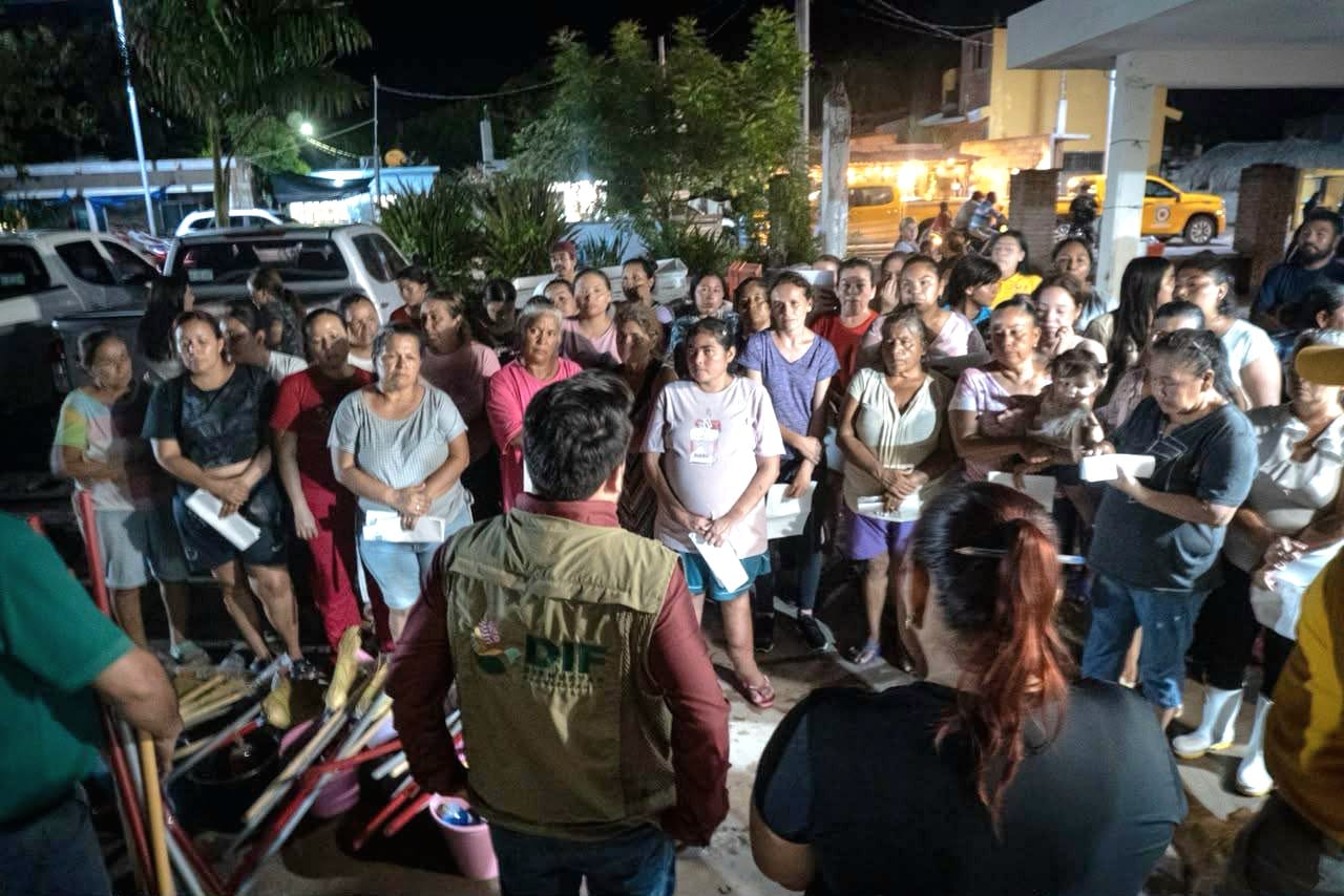 DIF Culiacán y Protección Civil atienden a familias afectadas por marejada en Cospita
