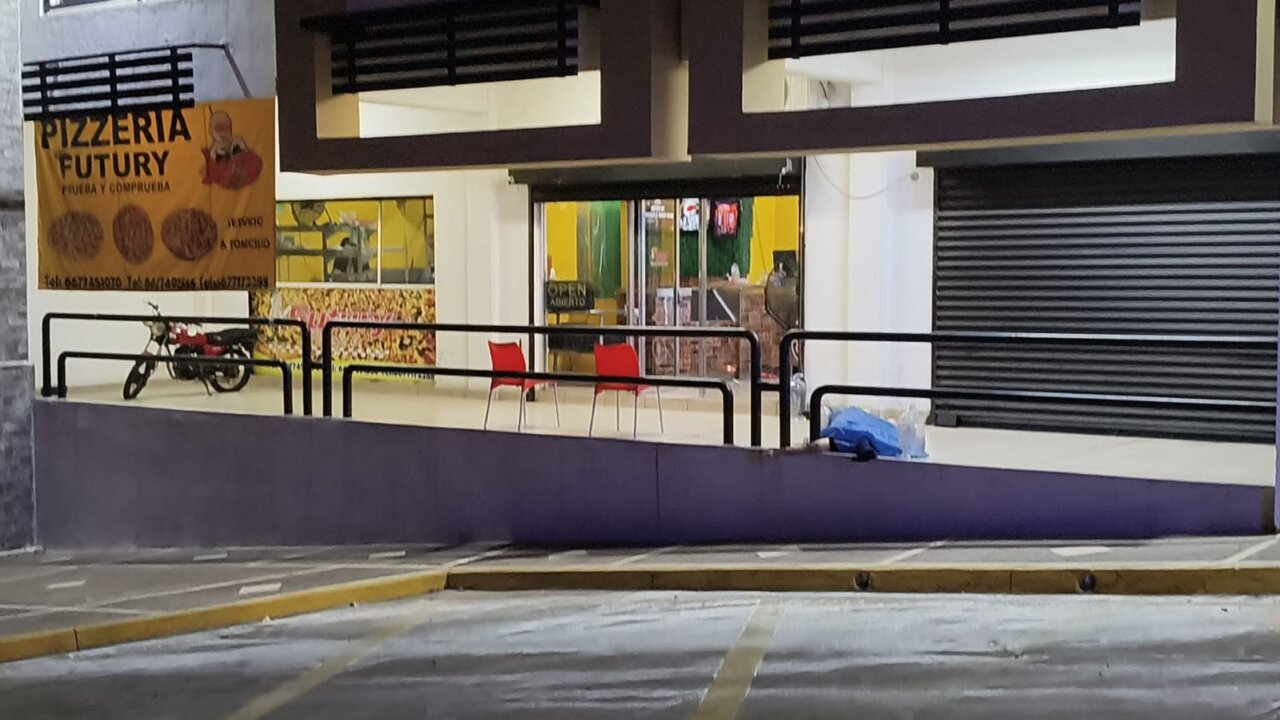 Privan de la vida a balazos a hombre afuera de una pizzería de Loma Linda, en Culiacán