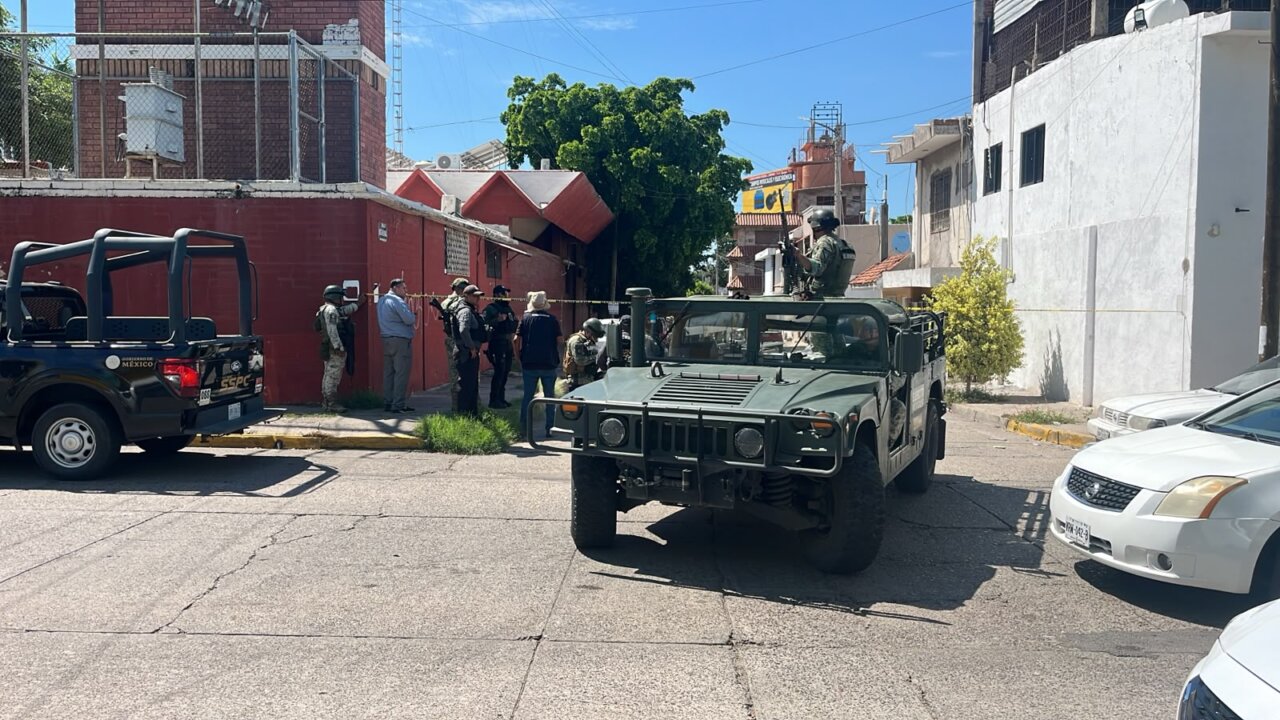 Abandonan cuerpo de persona asesinada y ‘emplayada’ a espaldas de Bomberos Culiacán