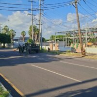 Abandonan a hombre asesinado con mensaje afuera de Termoeléctrica de CFE, en Culiacán