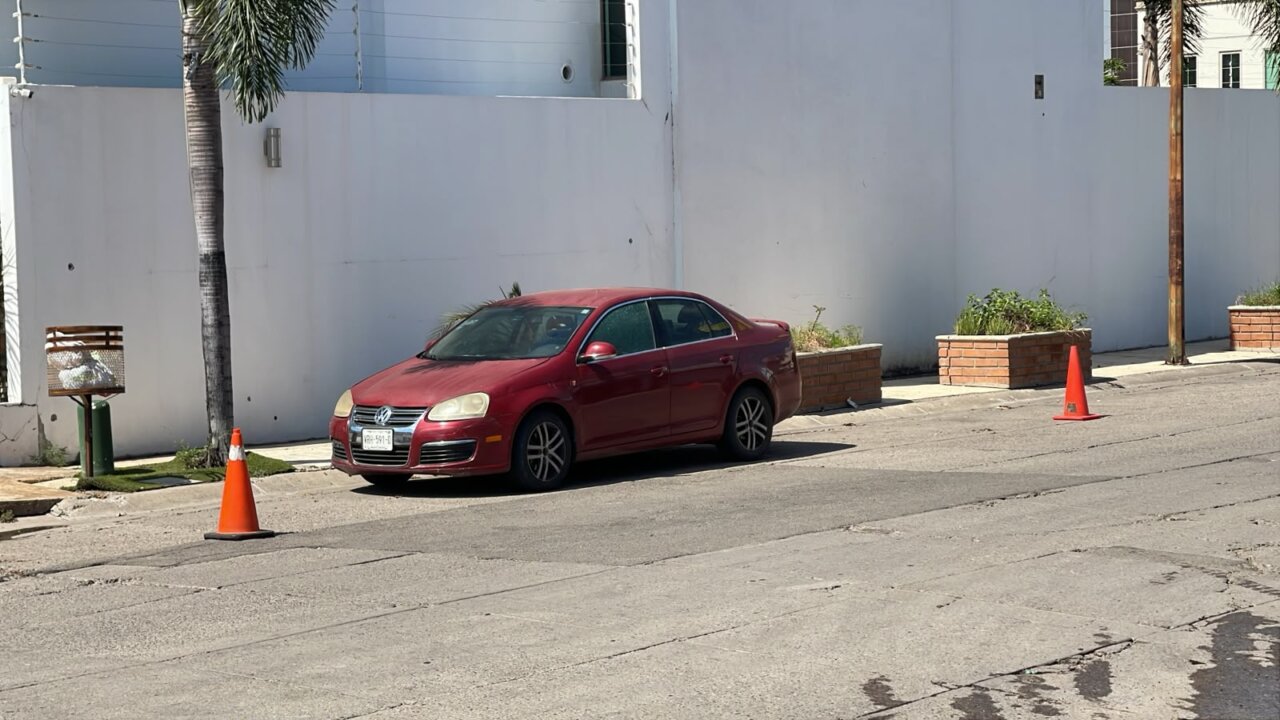 Disparan con armas largas contra vehículo y dañan una vivienda en Camino Real, Culiacán