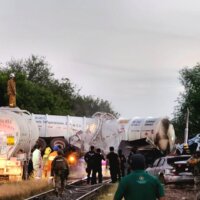 Tren embiste a toda velocidad una pipa que intentó ganarle el paso en Culiacán