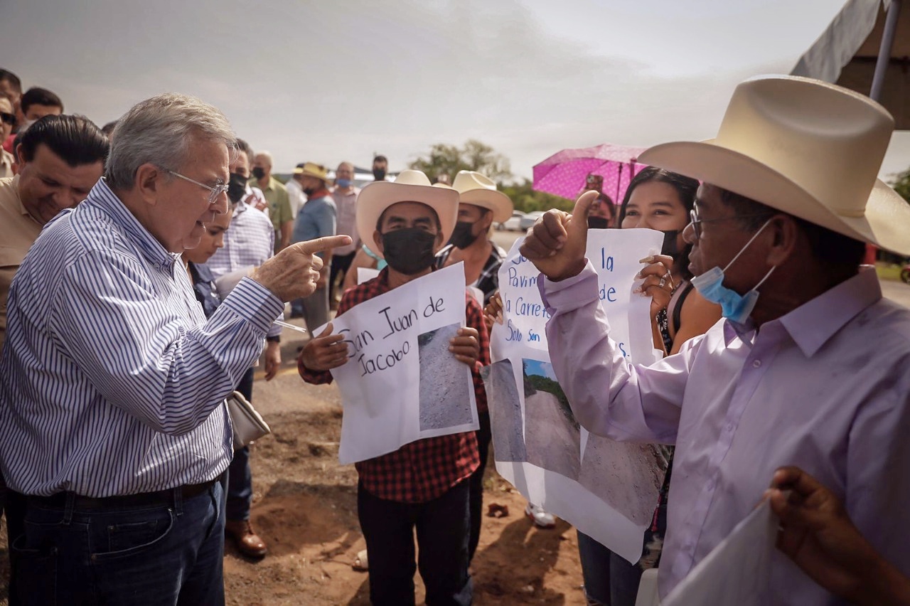 Rocha inicia modernización del acceso a Mesillas, el «pueblo mueblero» de Sinaloa