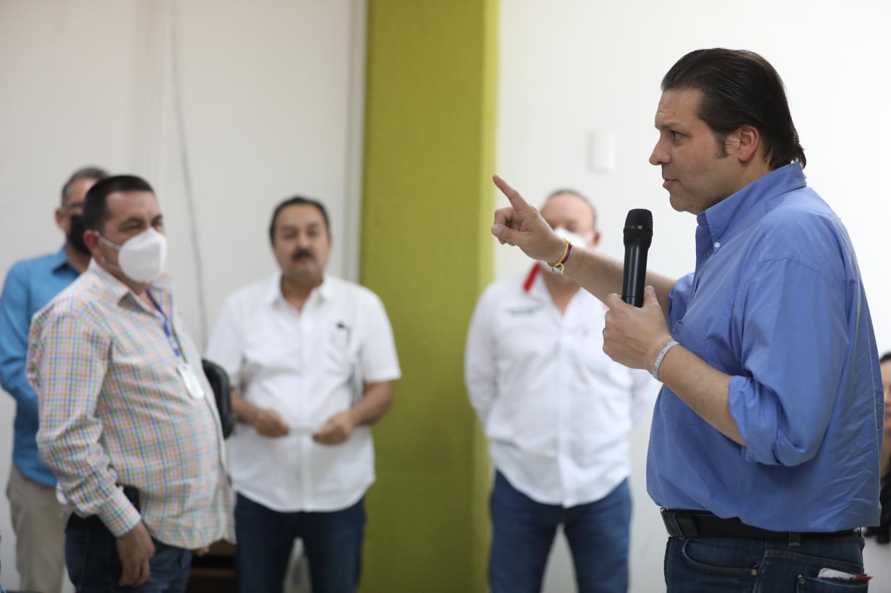 ‘Gobierno federal les dio la espalda’, condena Mario Zamora al reunirse con pescadores