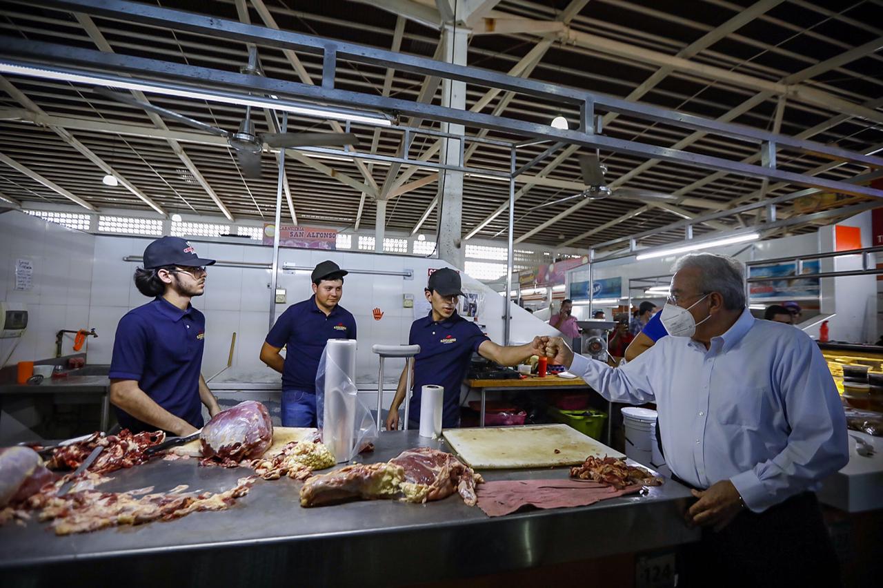 Gobernador Rocha anuncia remodelación de mercado municipal de Guamúchil
