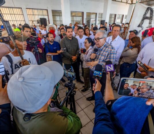 Rocha escucha a grupos indígenas inconformes por planta de amoníaco en Sinaloa