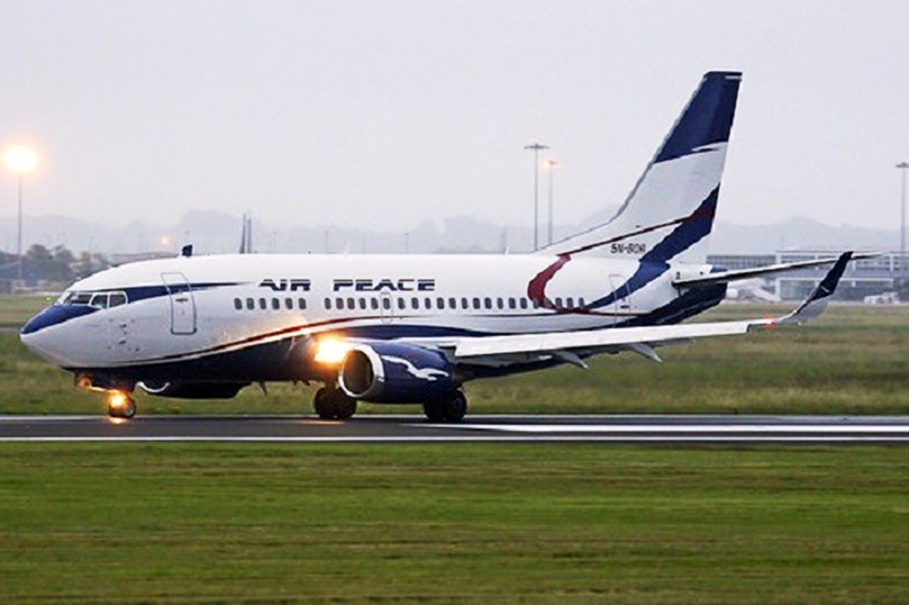 ¡Aterrador! Avión se sale de la pista y pasajero graba todo