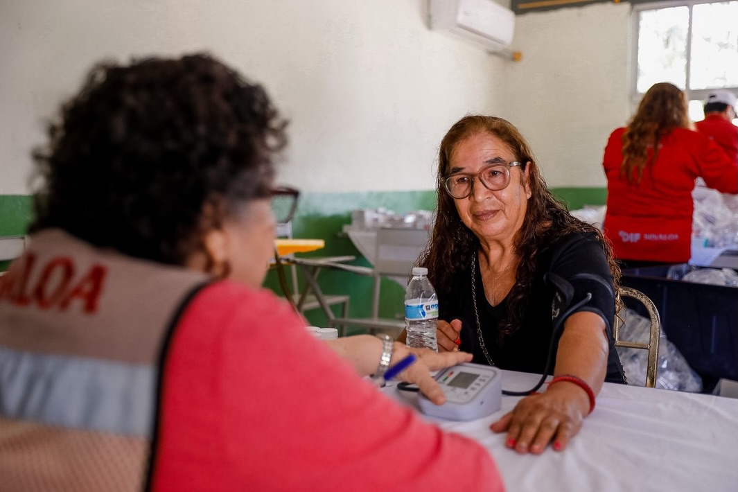 Brigadas del Bienestar llevan servicios gratuitos a familias de Estación Dimas, San Ignacio