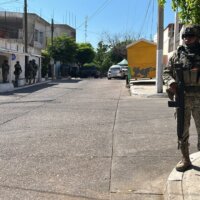 Pintan graffiti y disparan con armas largas contra casa en la Miguel Hidalgo en Culiacán