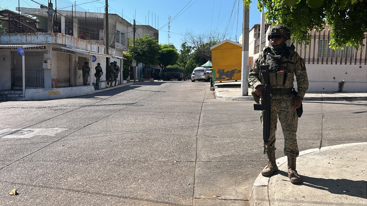 Pintan graffiti y disparan con armas largas contra casa en la Miguel Hidalgo en Culiacán