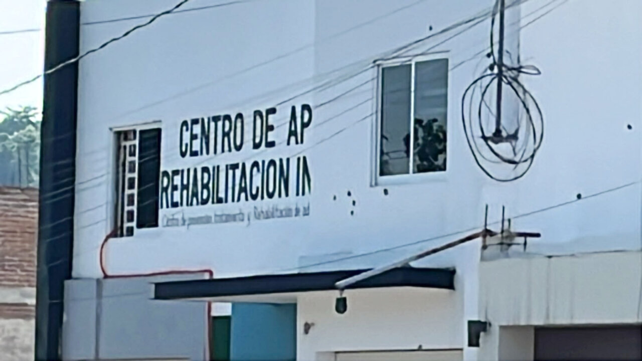 Sujeto de origen chino resulta herido durante tiroteo contra centro de rehabilitación en Culiacán