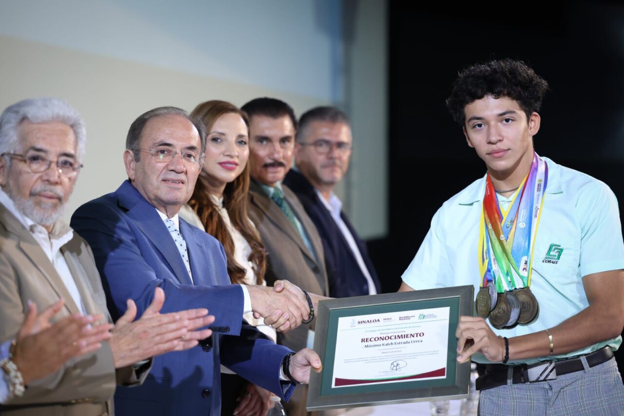 cobaes reconoce alumnos