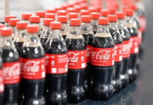 Arca Continental prevé subir en 10% el precio de la Coca Cola en México para 2026