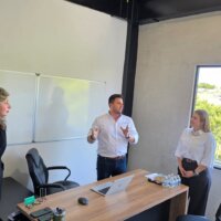 Alcaldesa entrega crédito a empresa dedicada a la comercialización de insumos agrícolas en Culiacán