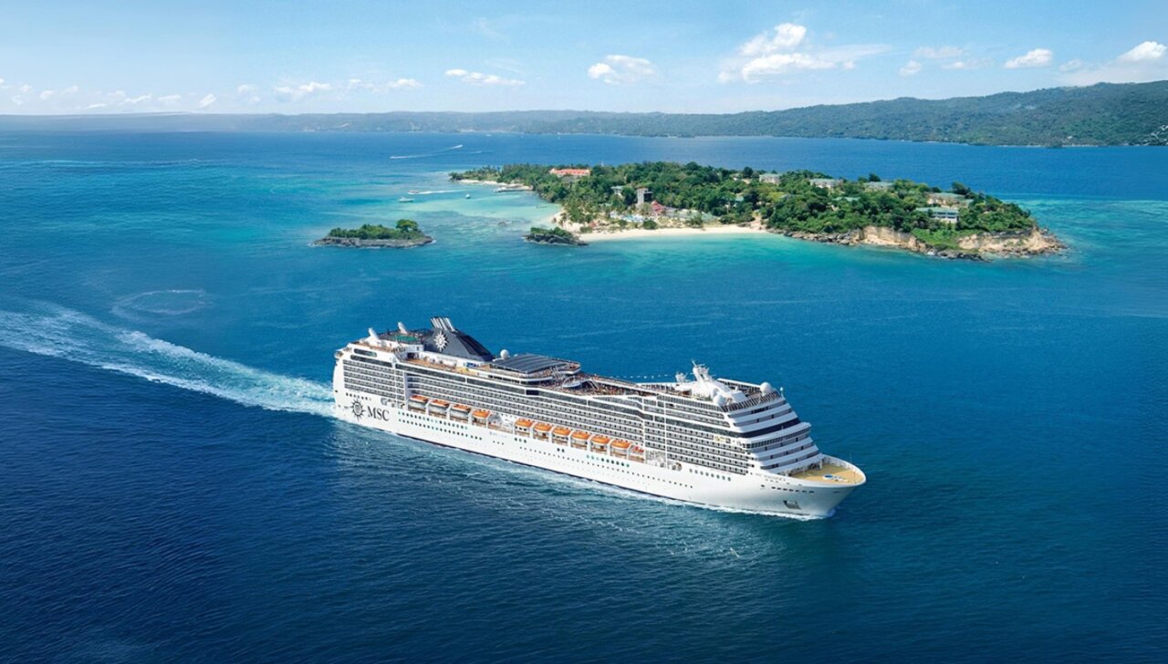 Mujer se toma 14 ‘caballitos’ de Tequila en un crucero, se cae y logra que empresa le pague 300 mil dólares