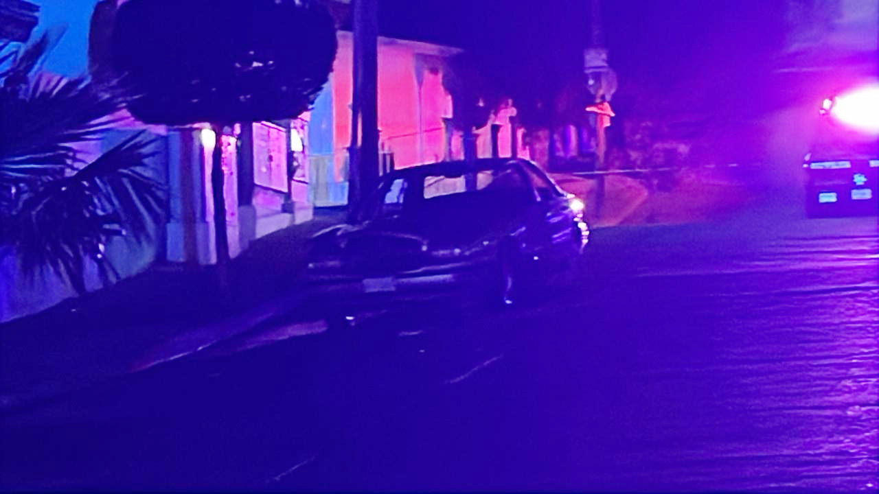 cuerpos carro quemado