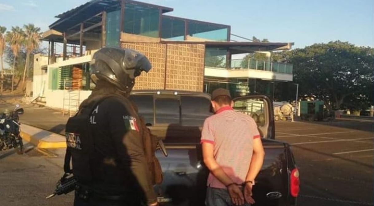 detenido camioneta quema llantas