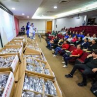 Entregan lentes de lectura y para vista cansada para adultos mayores a los DIF municipales