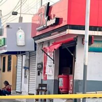 ¡Imparable! Dos hombres son asesinados a tiros dentro de un expendio de Barrancos, en Culiacán