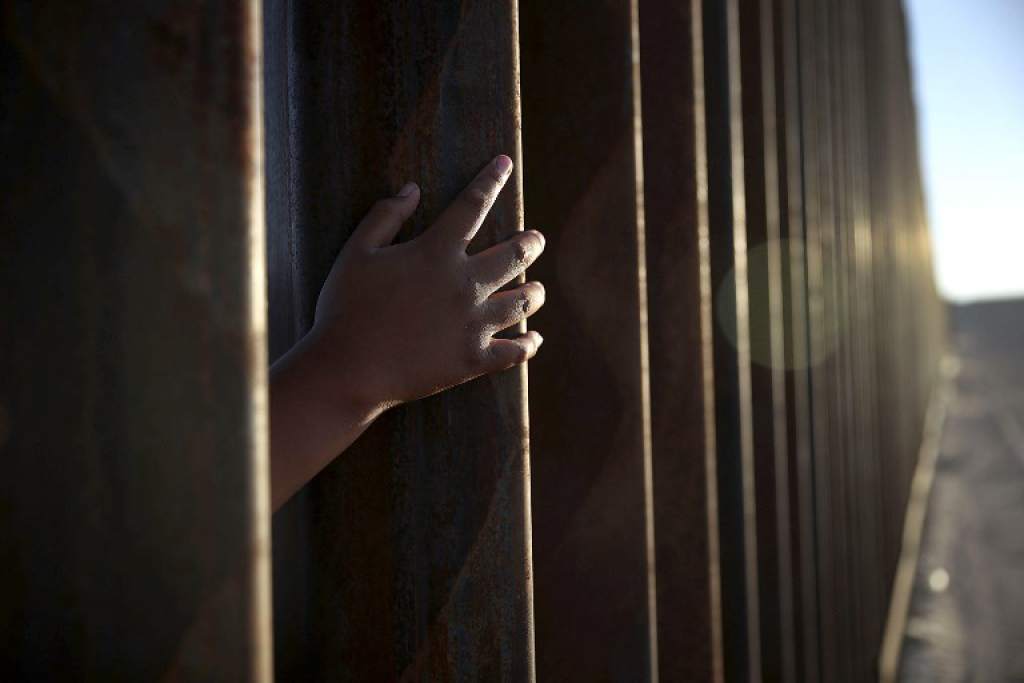 Muere niña de Guatemala tras cruzar la frontera de EE.UU