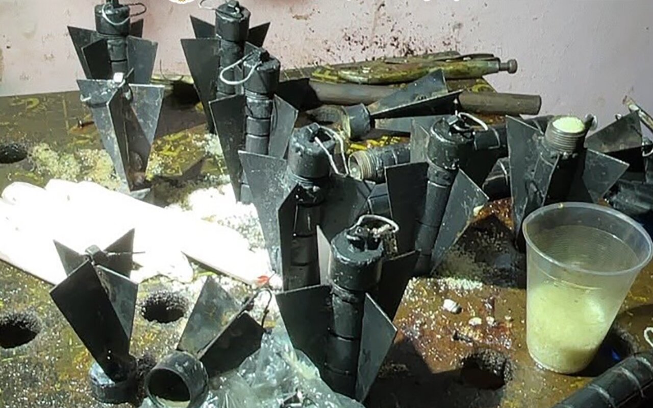 Localizan un taller de ‘maquila’ con más de 300 artefactos explosivos en Sinaloa; no hubo detenidos