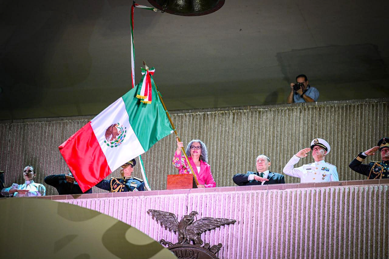 Graciela Domínguez se convierte en la primera mujer gobernadora de Sinaloa en dar El Grito