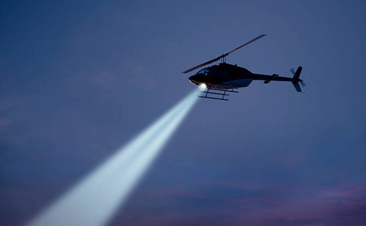 helicóptero militar noche temática2