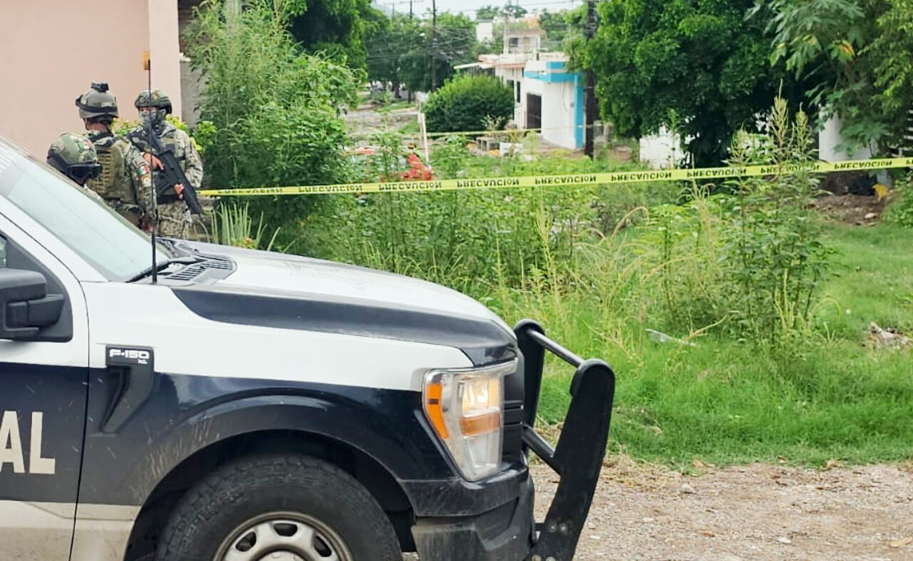 Balean a un mecánico dentro de su casa, en Culiacán; familiares lo trasladan