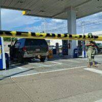 Identifican a uno de los hombres asesinados a balazos en gasolinera de Infonavit Humaya
