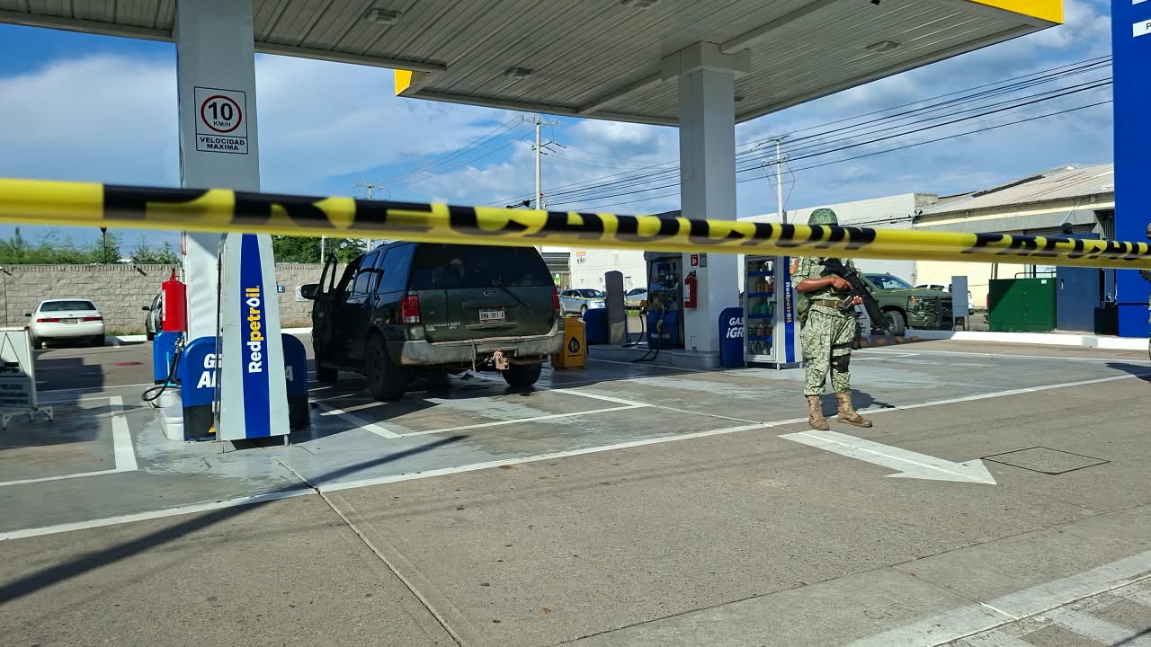 Identifican a uno de los hombres asesinados a balazos en gasolinera de Infonavit Humaya