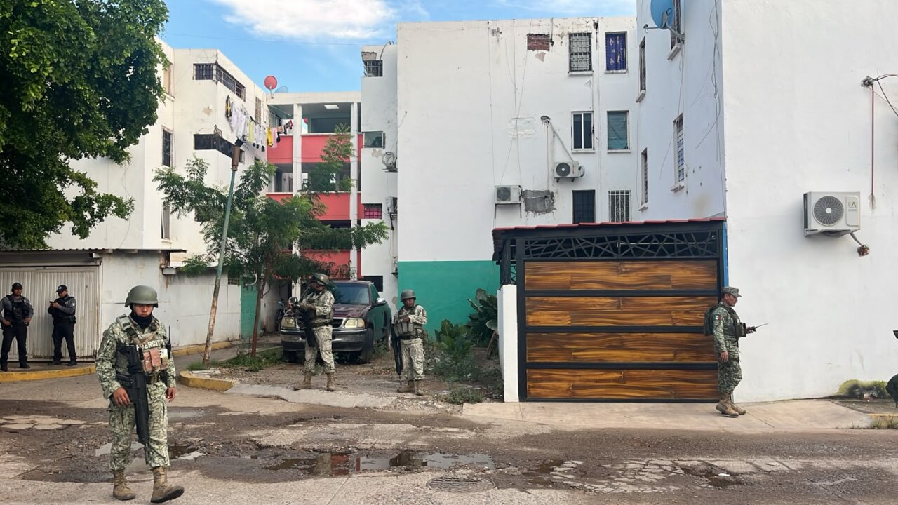 ¡Imparable! Asesinan a balazos a hombre en departamentos de Infonavit Las Flores, Culiacán