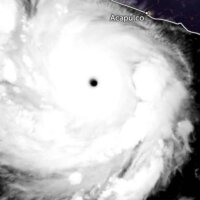 Huracán «Polo» mantiene vientos poderosos de 250 km y amenaza con lluvias torrenciales