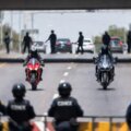 IMAGEN TEMÁTICA Elementos de la Policía de la Ciudad de México durante el operativo de detención en el segundo piso del Periférico, donde fueron aseguradas dos motocicletas de alta gama.