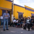 El alcalde Juan de Dios Gámez durante la inauguración del sistema de drenaje sanitario en la sindicatura de San Lorenzo, Culiacán.