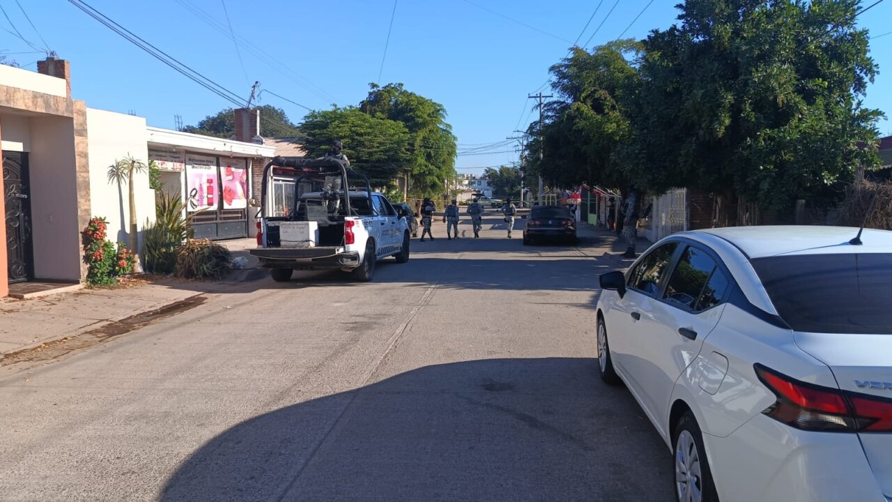 Vivienda en la avenida Rey Melchor, colonia Vicente Lombardo Toedano, con cinta de perímetro de la Guardia Nacional. Vivienda en la avenida Rey Melchor, colonia Vicente Lombardo Toedano, con cinta de perímetro de la Guardia Nacional.