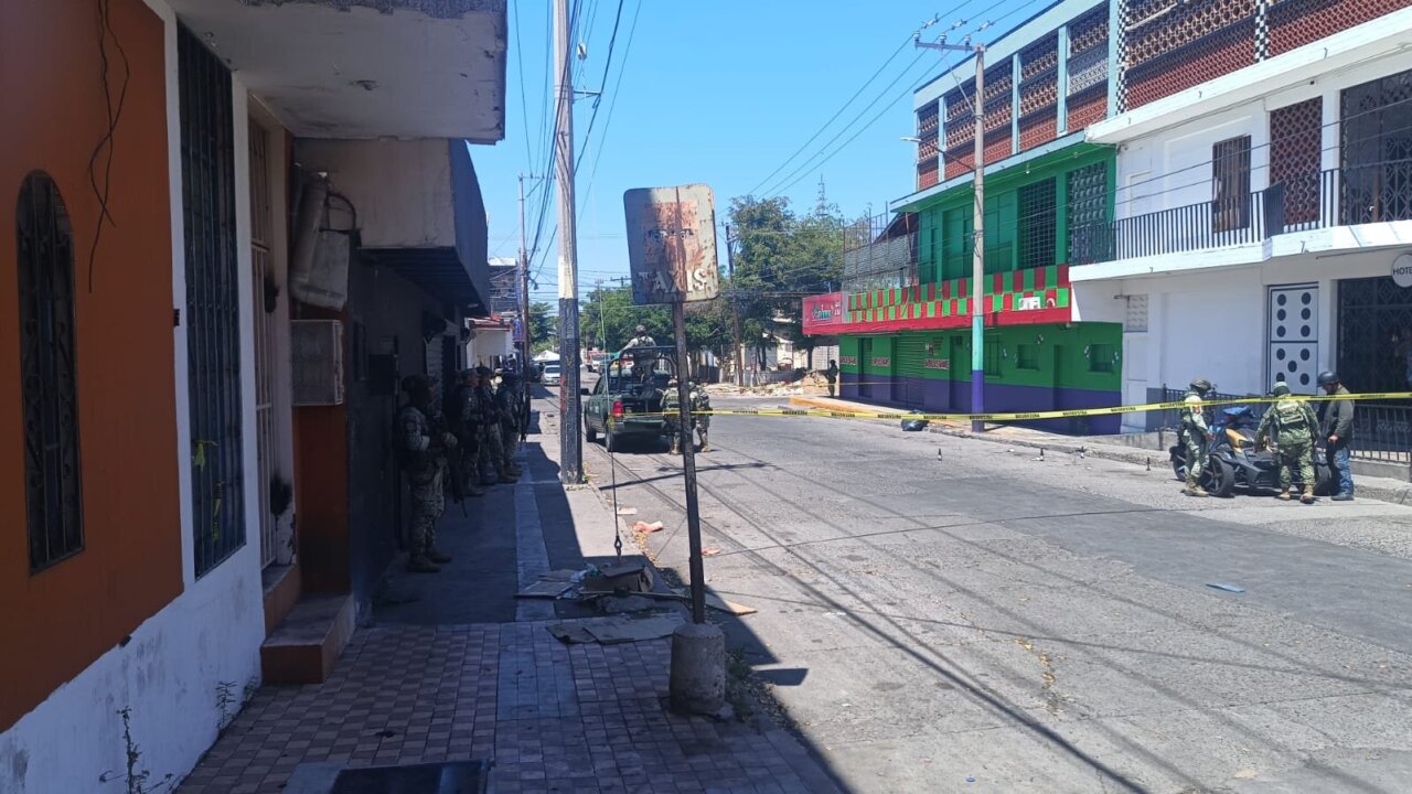 Vista del exterior del bar “Las Ranas” en la esquina de la avenida Vicente Guerrero y la calle Francisco Villa. Vista del exterior del bar “Las Ranas” en la esquina de la avenida Vicente Guerrero y la calle Francisco Villa.