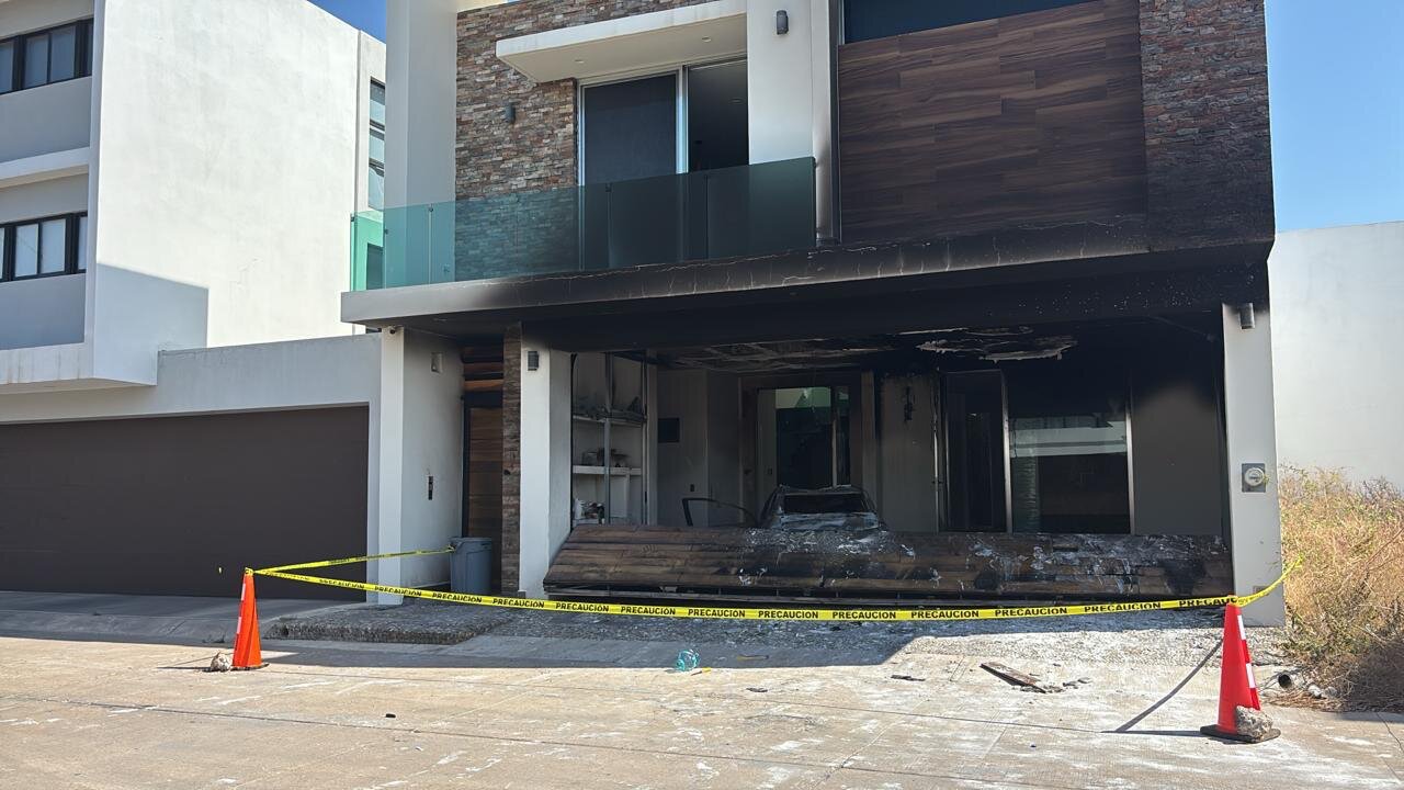 casa incendiada por sujetos armados tumban porton casa incendiada por sujetos armados tumban porton