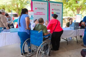 Familias de Charay, El Fuerte, formadas para recibir atención médica y servicios gratuitos durante la Brigada del Bienestar.